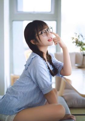 年轻的女教师免费观看_1080免费播放