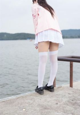 一边亲一边摸下奶免费_1080免费高清观看